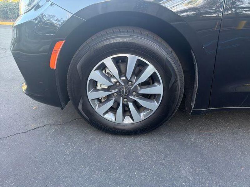 Used 2023 Chrysler Pacifica Hybrid Touring LImage 20