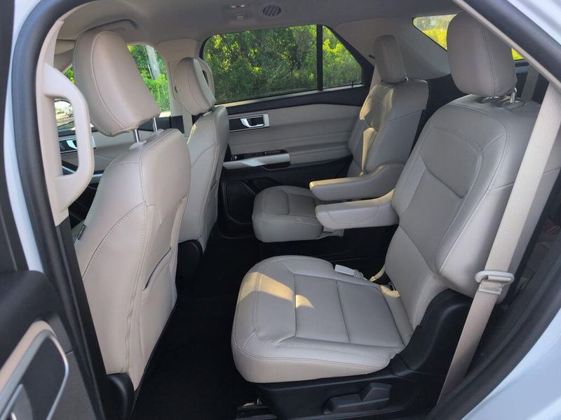 2023 Ford Explorer XLTImage 28