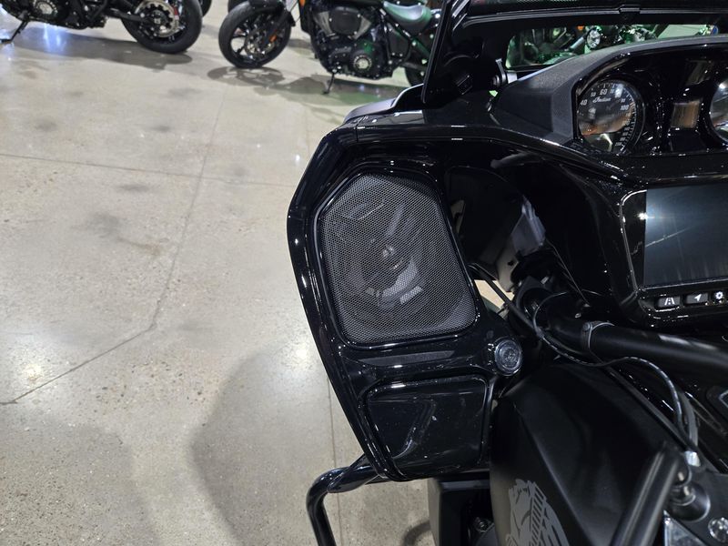 NEW 2025 INDIAN MOTORCYCLE CHALLENGER DARK HORSE 112 RA 49ST Image 20