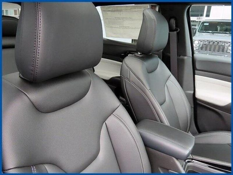 New 2025 Jeep Compass LimitedImage 9