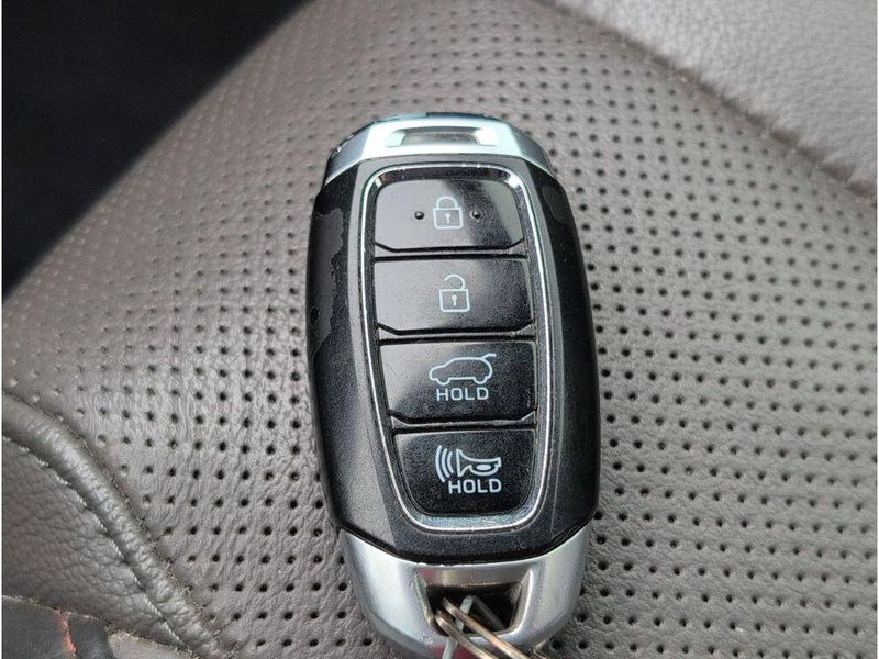 Used 2020 Hyundai Santa Fe LimitedImage 18