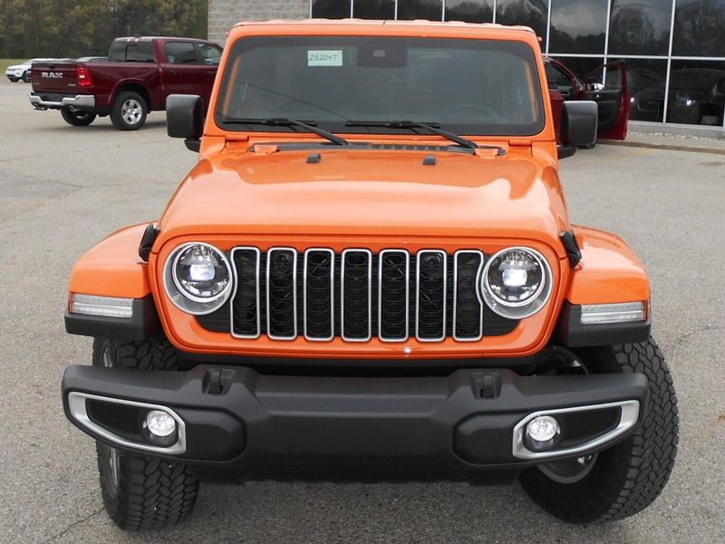 2025 Jeep Wrangler 4-door SaharaImage 30