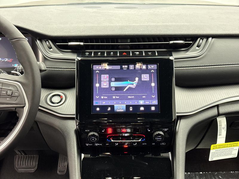 New 2025 Jeep Grand Cherokee Laredo 4x4Image 8