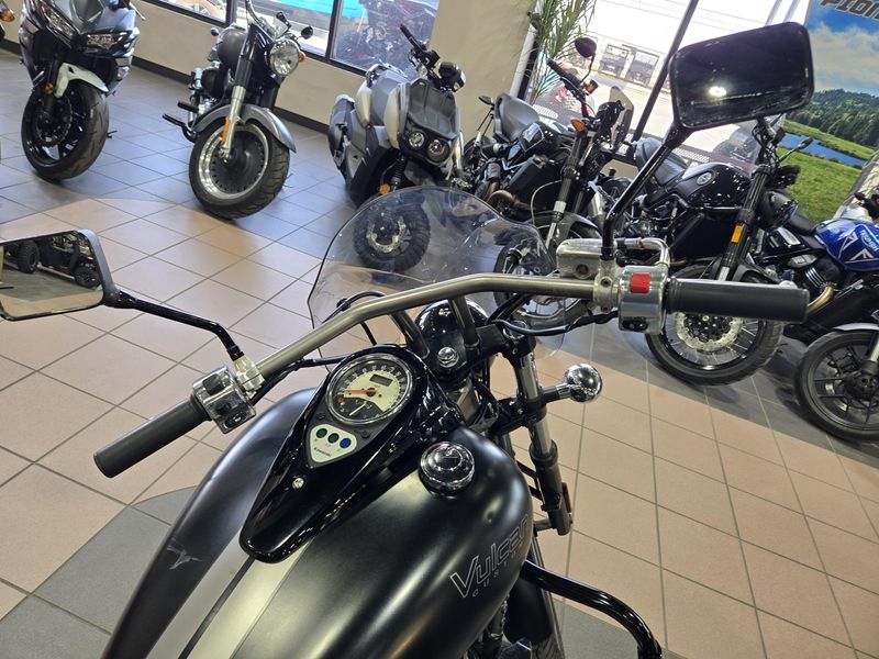2010 Kawasaki VULCAN 900 CUSTOM BLACK Image 10