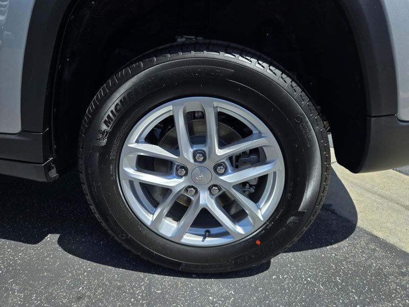 New 2026 Jeep Grand Cherokee Laredo X 4x2