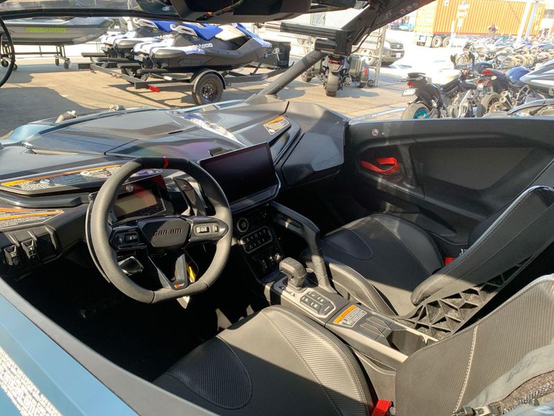 2025 Can-Am MAVERICK R X RS 999T DCT Image 31