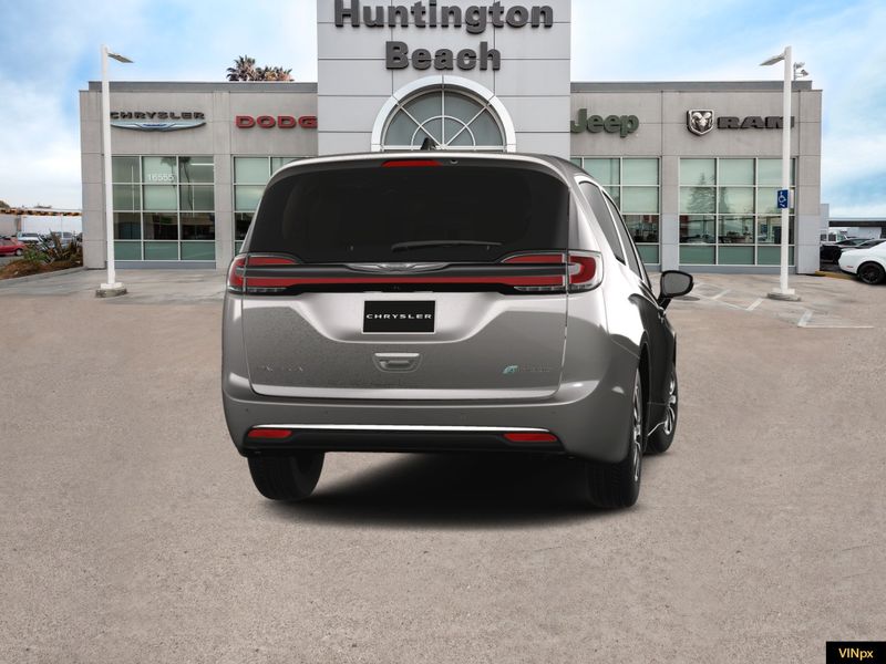 2024 Chrysler Pacifica Hybrid SelectImage 14