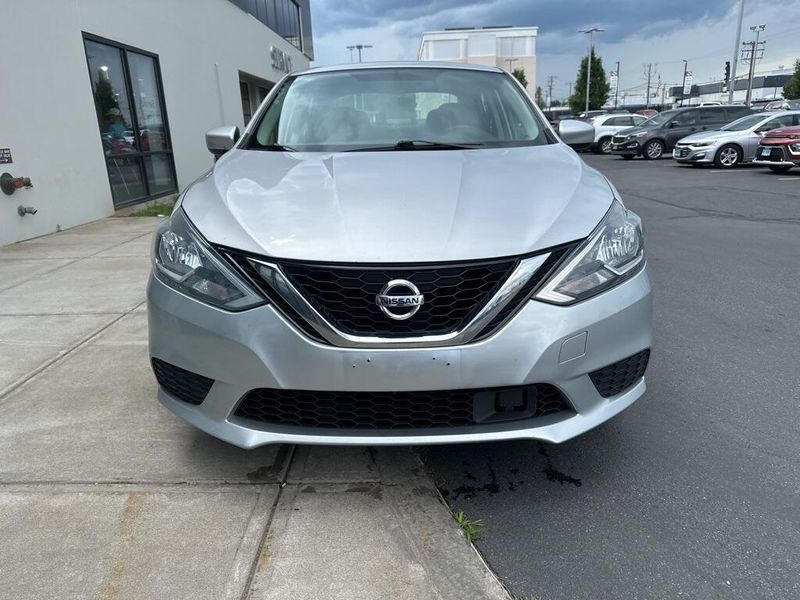 2018 Nissan Sentra SVImage 2