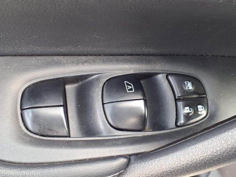 2018 Nissan Rogue SVImage 18
