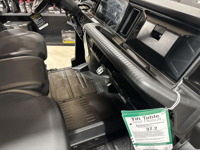 New 2026 Can-Am DEFENDER MAX XT HD11 WITH 10.25 IN. INFOTAINMENT Image 35