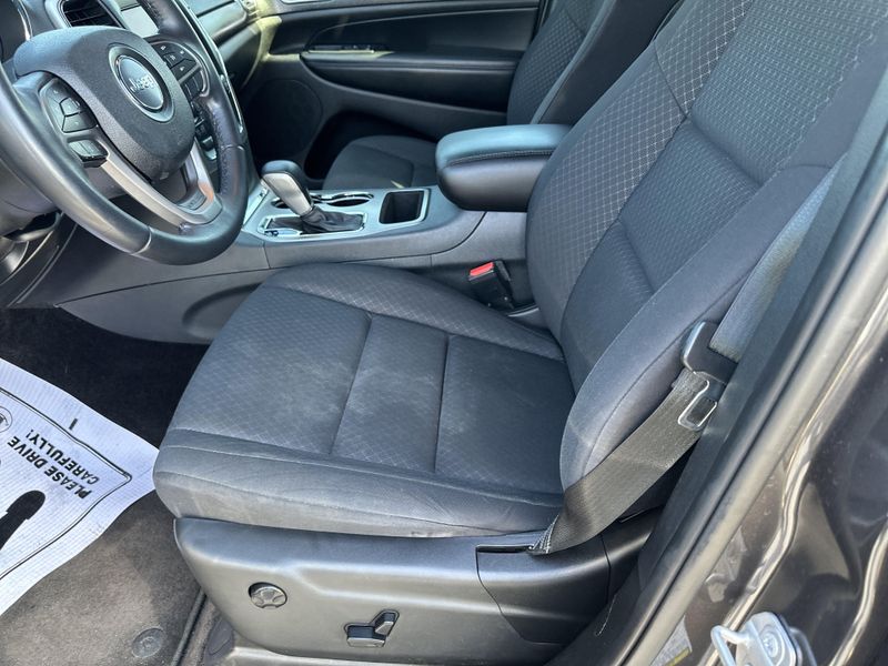Used 2018 Jeep Grand Cherokee Laredo EImage 18