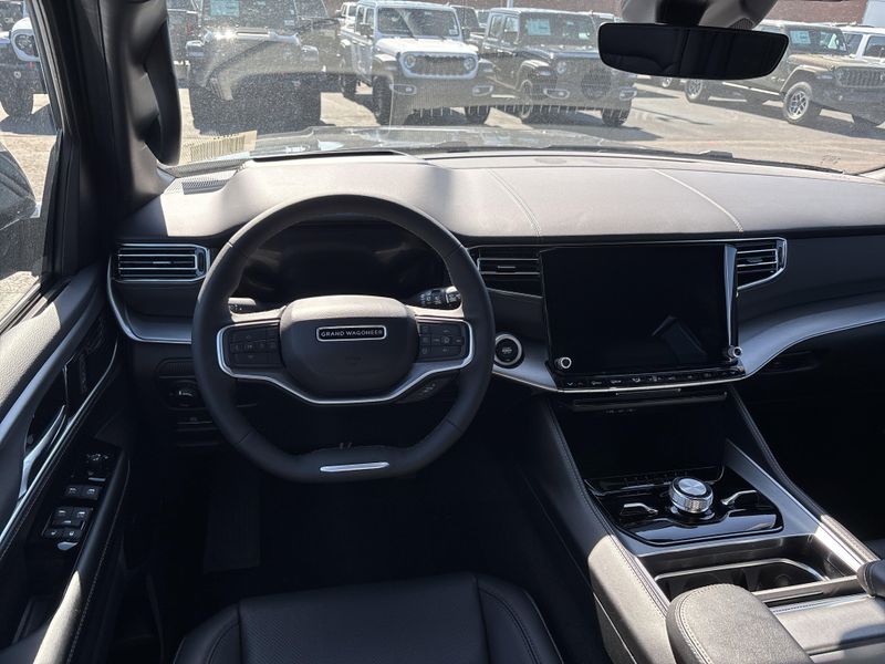 2026 Jeep Grand Wagoneer Limited Reserve 4x4Image 29