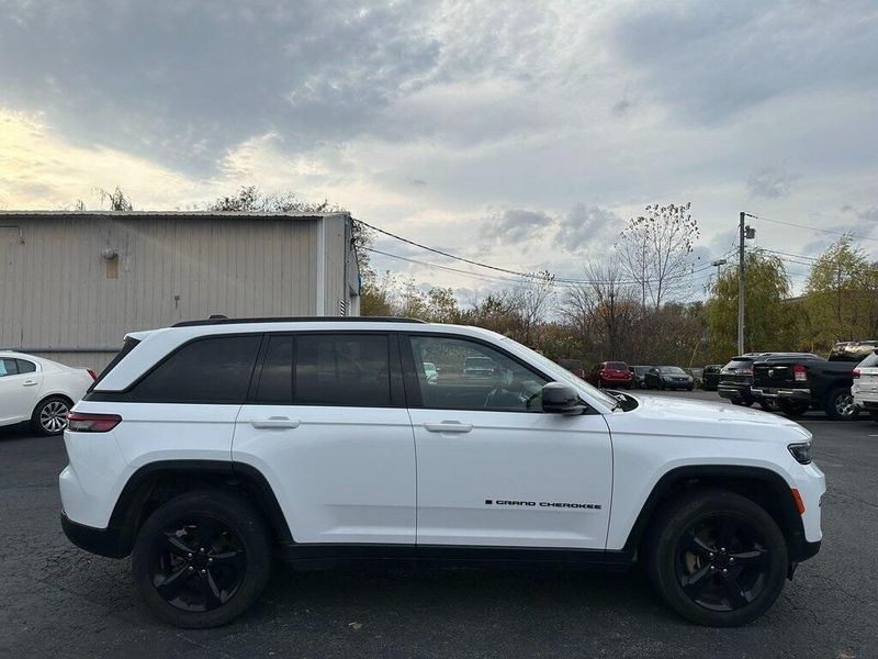 2023 Jeep Grand Cherokee AltitudeImage 12