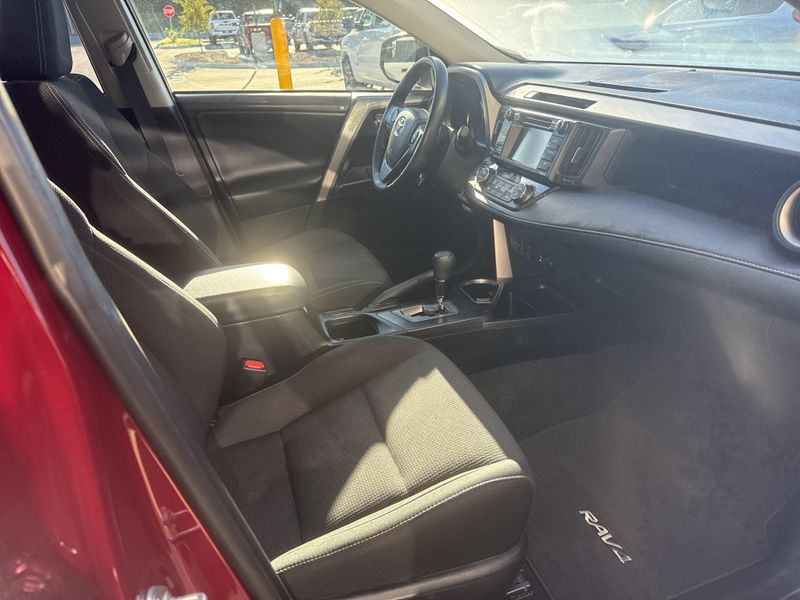Used 2018 Toyota RAV4 Hybrid XLEImage 12