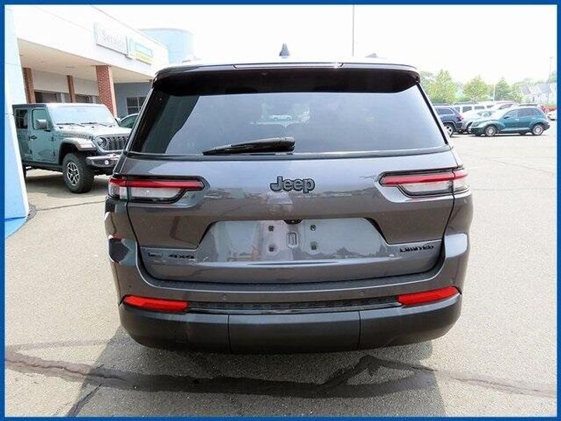 Used 2022 Jeep Grand Cherokee L LimitedImage 6