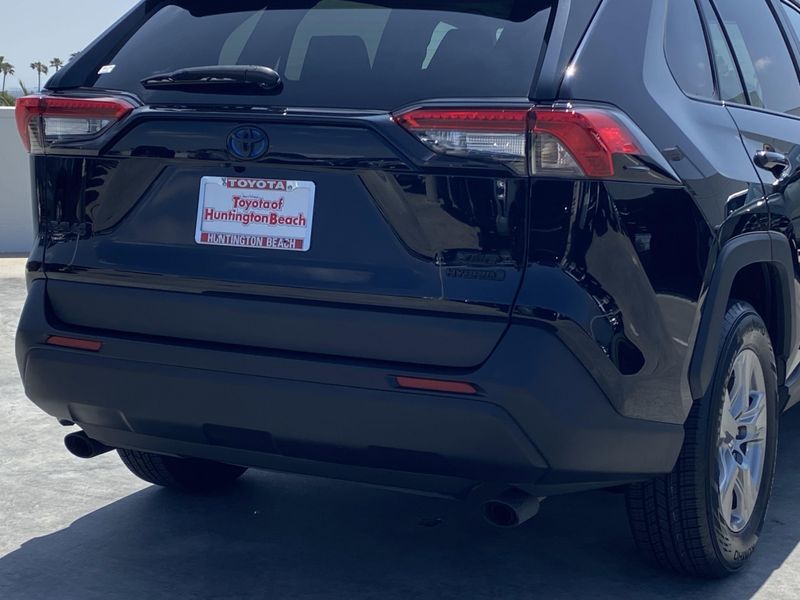 2024 Toyota RAV4 XLEImage 5