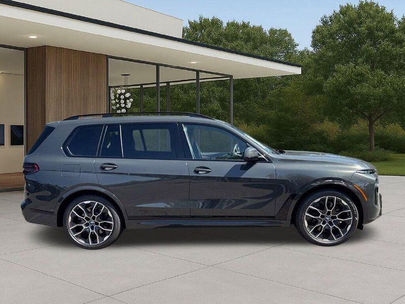 New 2027 BMW X7 xDrive40iImage 7