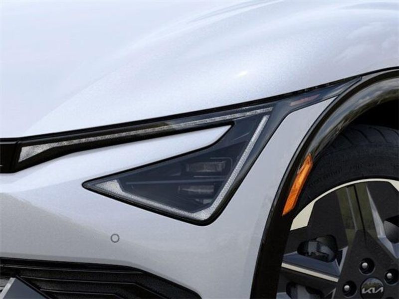2025 Kia EV6 LightImage 10