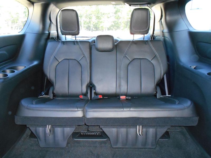 New 2025 Chrysler Voyager LxImage 8