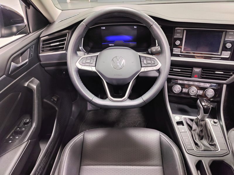 Used 2024 Volkswagen Jetta SE w/SunroofImage 18
