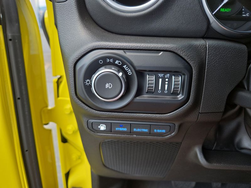 2022 Jeep Wrangler 4xe Unlimited Rubicon photo 30