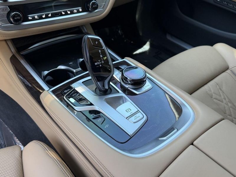 2022 BMW 7 Series 740iImage 25