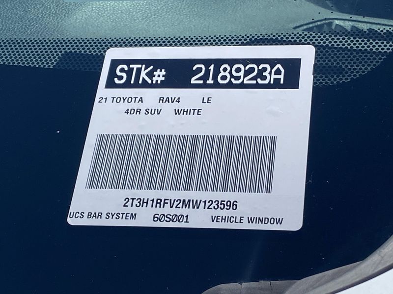 Used 2021 Toyota RAV4 LEImage 31