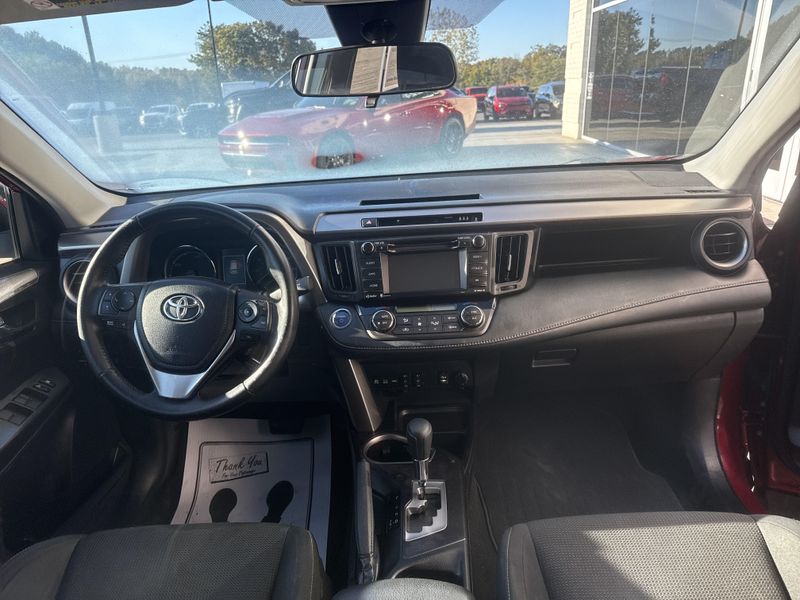 Used 2018 Toyota RAV4 Hybrid XLEImage 17