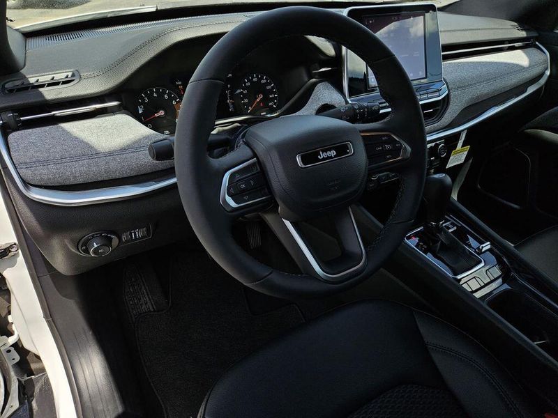 2025 Jeep Compass Latitude 4x4Image 25