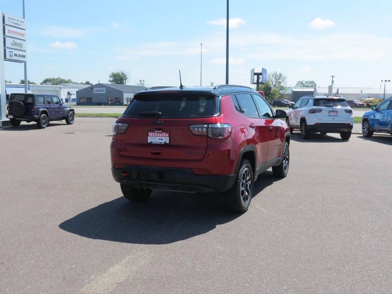 Used 2025 Jeep Compass Trailhawk 4x4 4dr SUVImage 5
