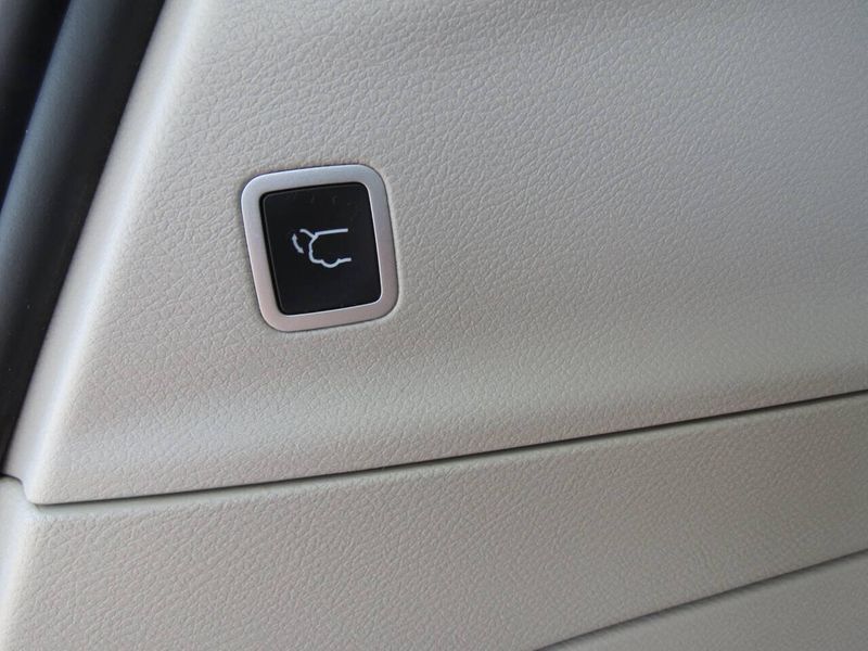 2020 Chrysler Pacifica Touring Plus photo 28