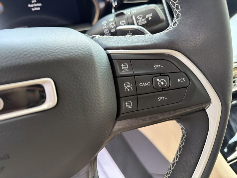 Used 2023 Jeep Grand Cherokee LimitedImage 30
