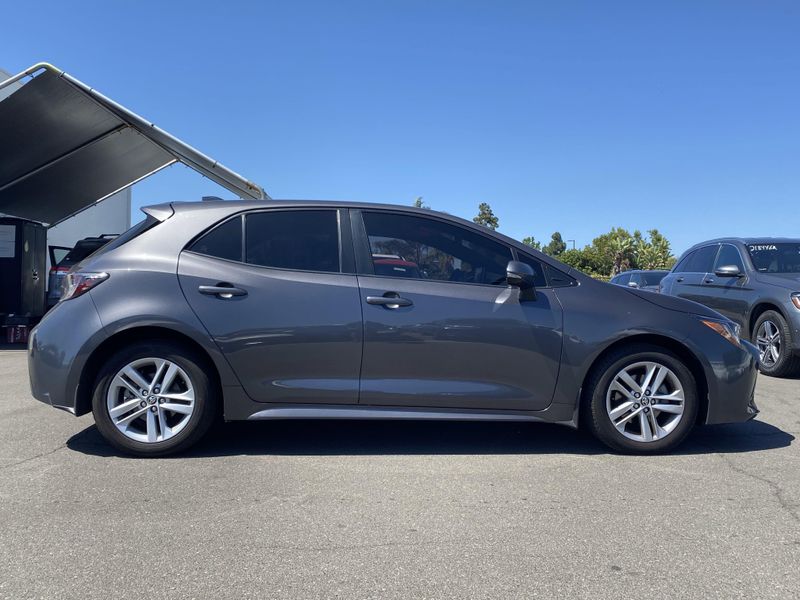Used 2022 Toyota Corolla Hatchback SEImage 2