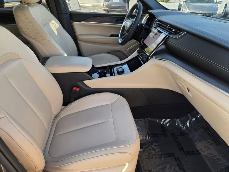 Used 2023 Jeep Grand Cherokee L Limited 4x2