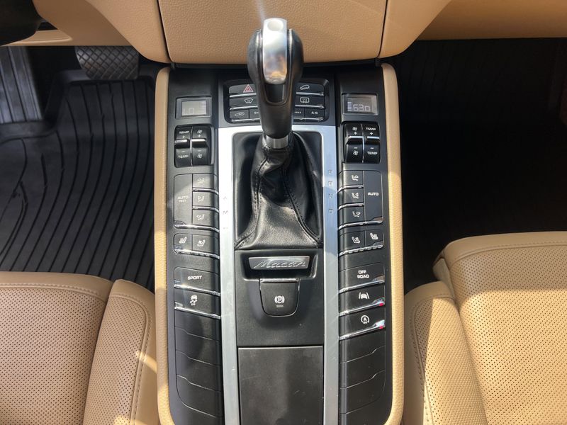 Used 2017 Porsche Macan BaseImage 14