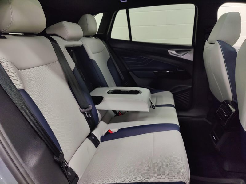 Used 2024 Volkswagen ID.4 S w/Glass RoofImage 15