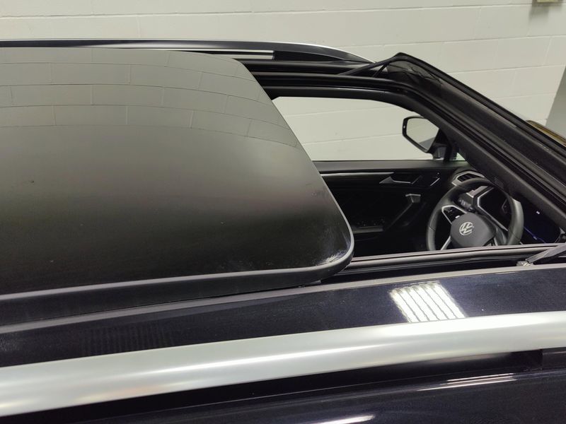 Used 2024 Volkswagen Tiguan AWD SEL R-Line w/Sunroof/NavImage 7