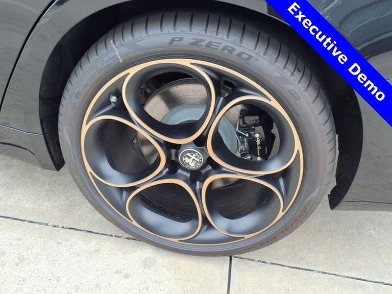 New 2025 Alfa Romeo Giulia IntensaImage 10