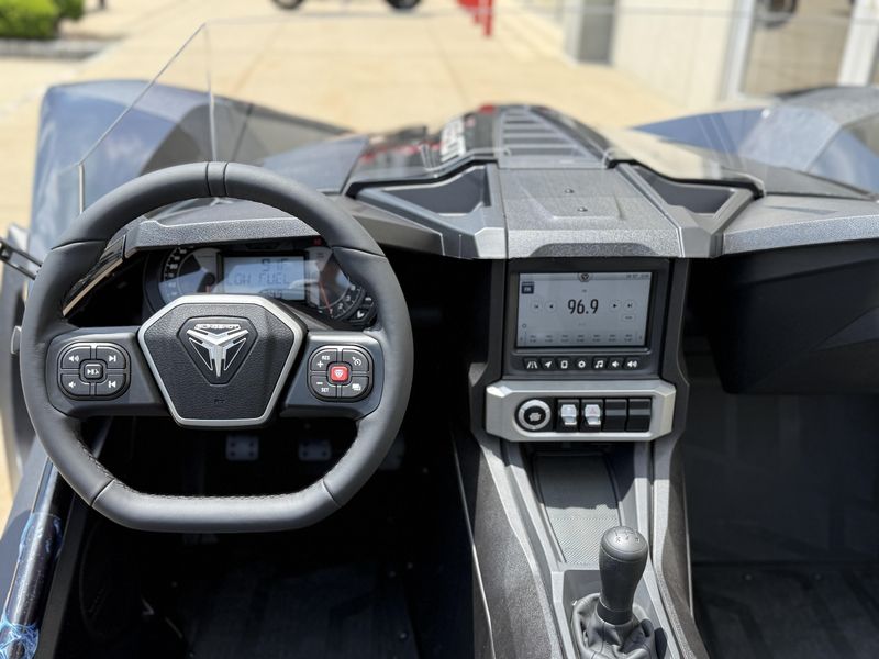 2025 Polaris SLINGSHOT SL MANUALImage 7