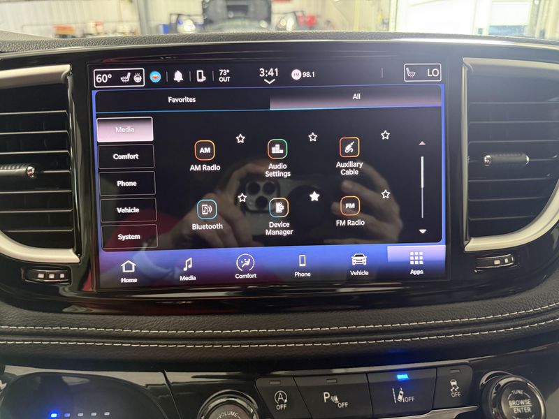 Used 2023 Chrysler Pacifica Touring LImage 30