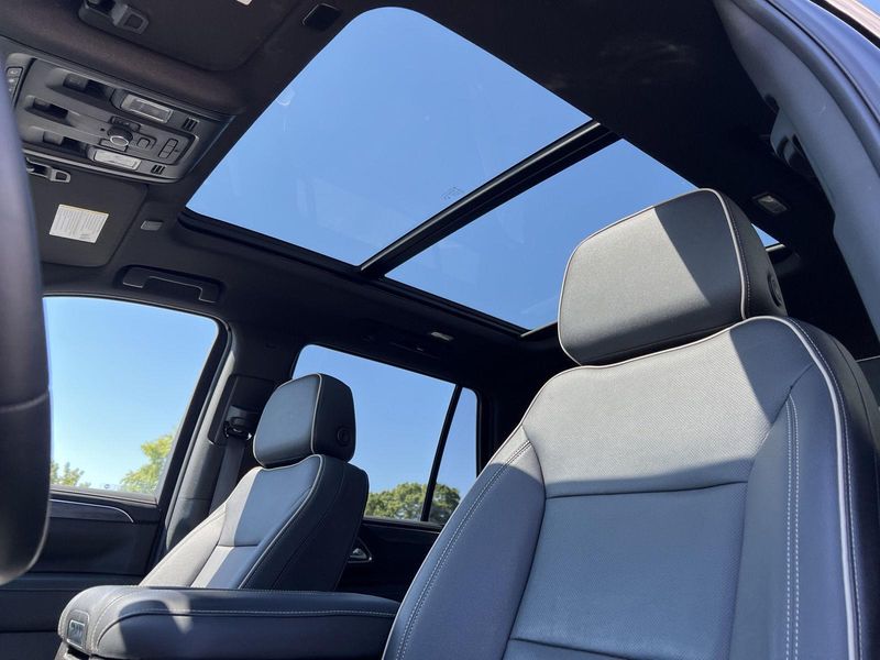 2023 Gmc Yukon SLT photo 36