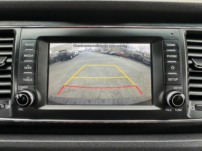 2021 Kia Sedona LXImage 5