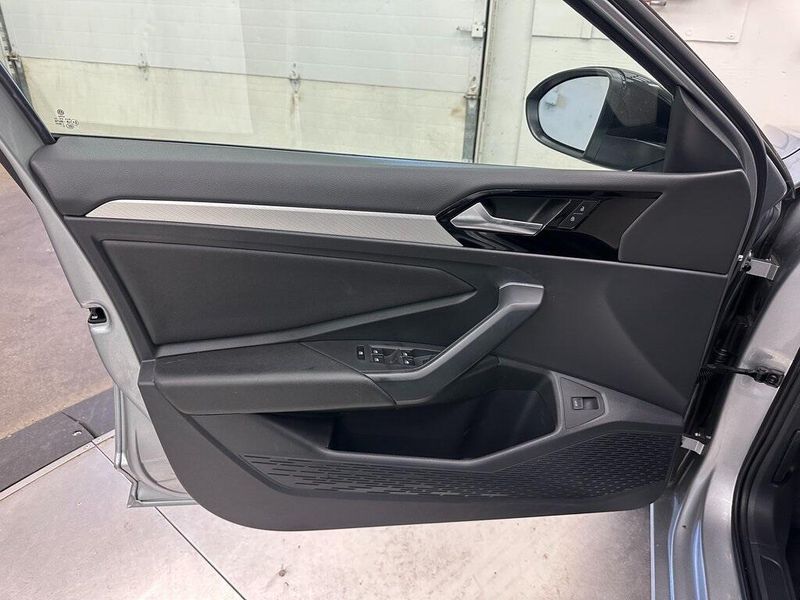 2019 Volkswagen Jetta R-LineImage 18