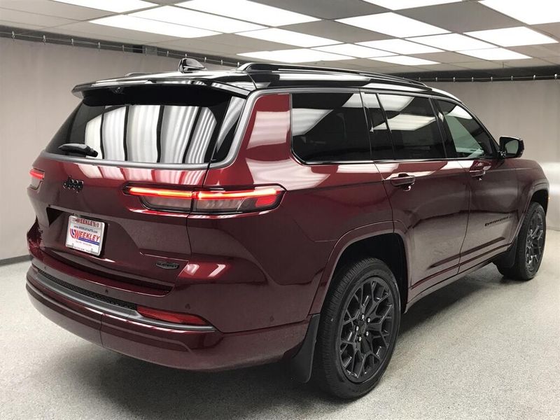New 2026 Jeep Grand Cherokee L Summit 4x4Image 13