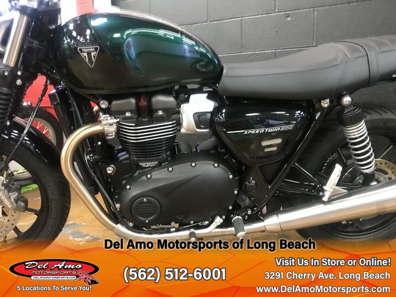 2024 Triumph SPEED TWIN 900  in a COMPETITION GREEN/PHANTOM BLACK exterior color. Del Amo Motorsports of Long Beach (562) 362-3160 delamomotorsports.com 