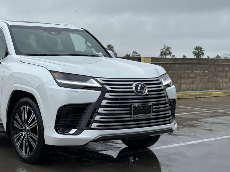 New 2026 Lexus LX 600 LuxuryImage 3