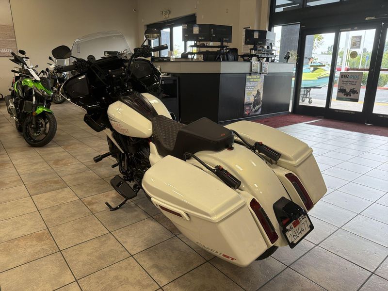 Used 2024 Harley-Davidson ROAD GLIDE CVO ST Image 15