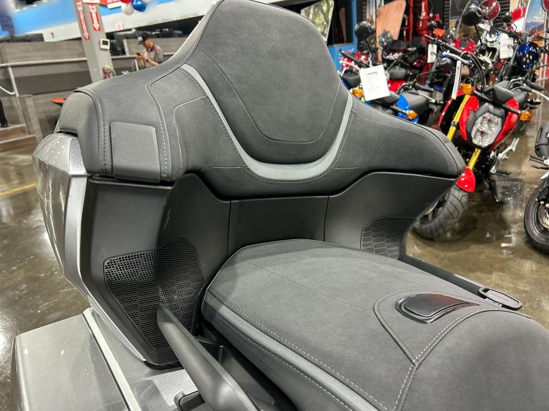 2025 Honda GOLDWING TOUR DCT Image 29