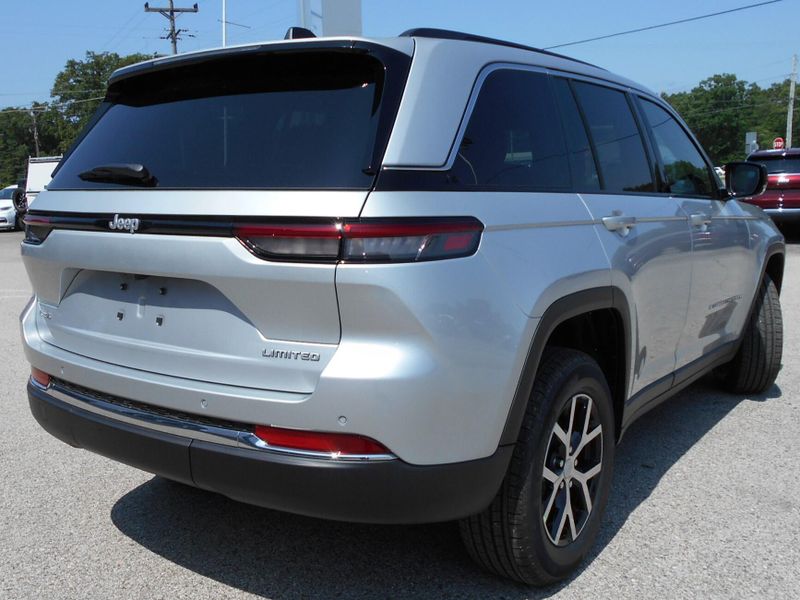 New 2025 Jeep Grand Cherokee Limited 4x4Image 29