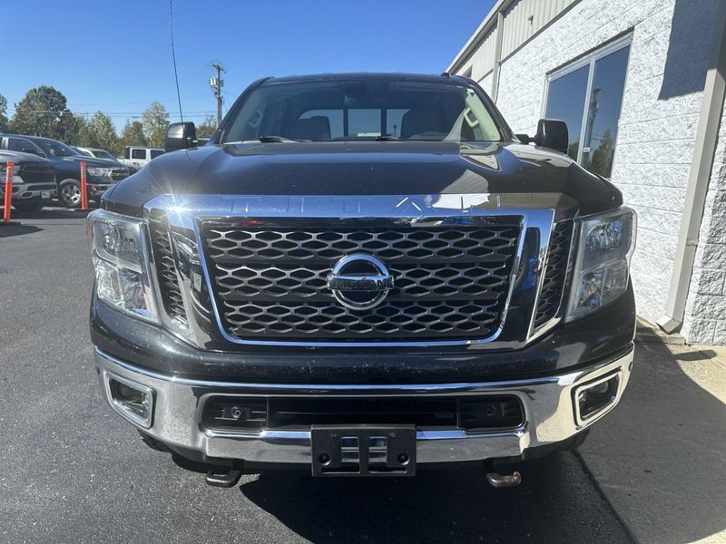 2017 Nissan Titan XD SVImage 2